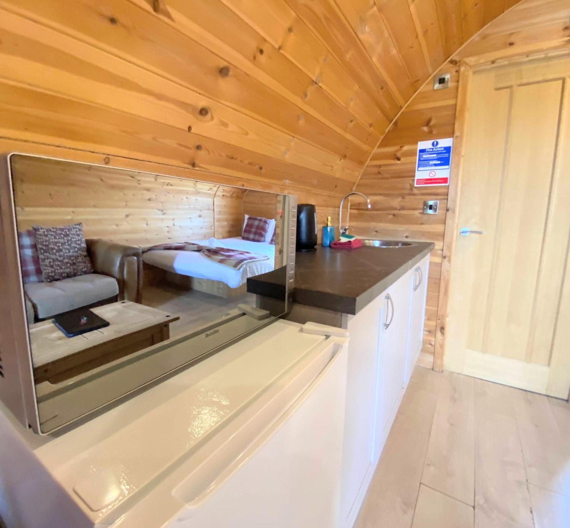 Pond View Pod 1 With Outdoor Hot Tub - Fife - Loch Leven - Lomond Hills Villa Kelty Exteriör bild